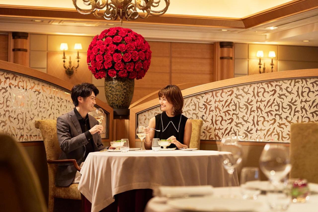 Imperial Hotel Τόκιο Εξωτερικό φωτογραφία A couple dining at a restaurant